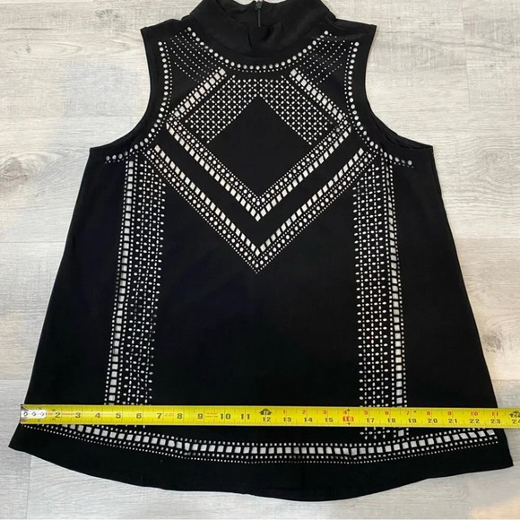 Cartise M Black High Neck Tank Top with Cut Out Design - Picture 5 of 15
